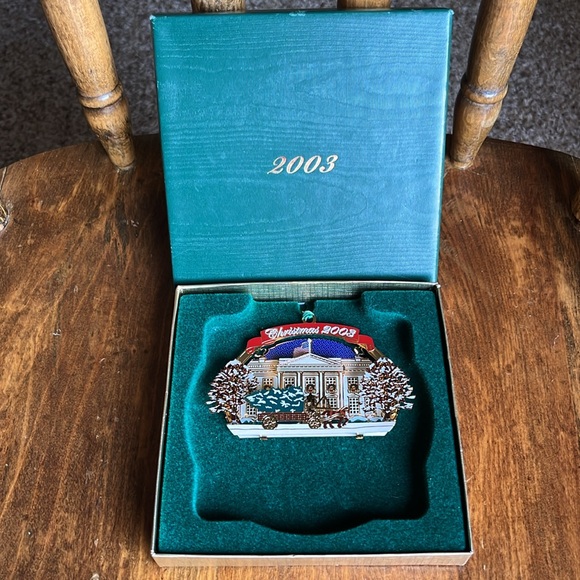 WHITE HOUSE ORNAMENT 2003
NATIONAL CHRISTMAS TREE ARRIVES AT THE WHITE HOUSE - Picture 8 of 9